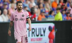 随机梅西重返赛场，重要助攻首场状态出色，切尔西观众沸腾！